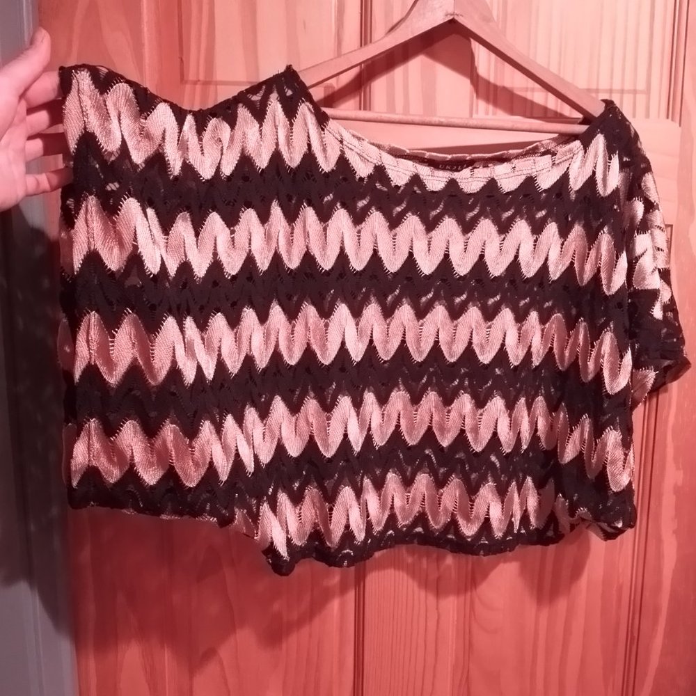 UK 2 LA Lace Fancy Elegant Over Cover Crop Top Black Gold Metalic Size Large - Picture 4 of 4